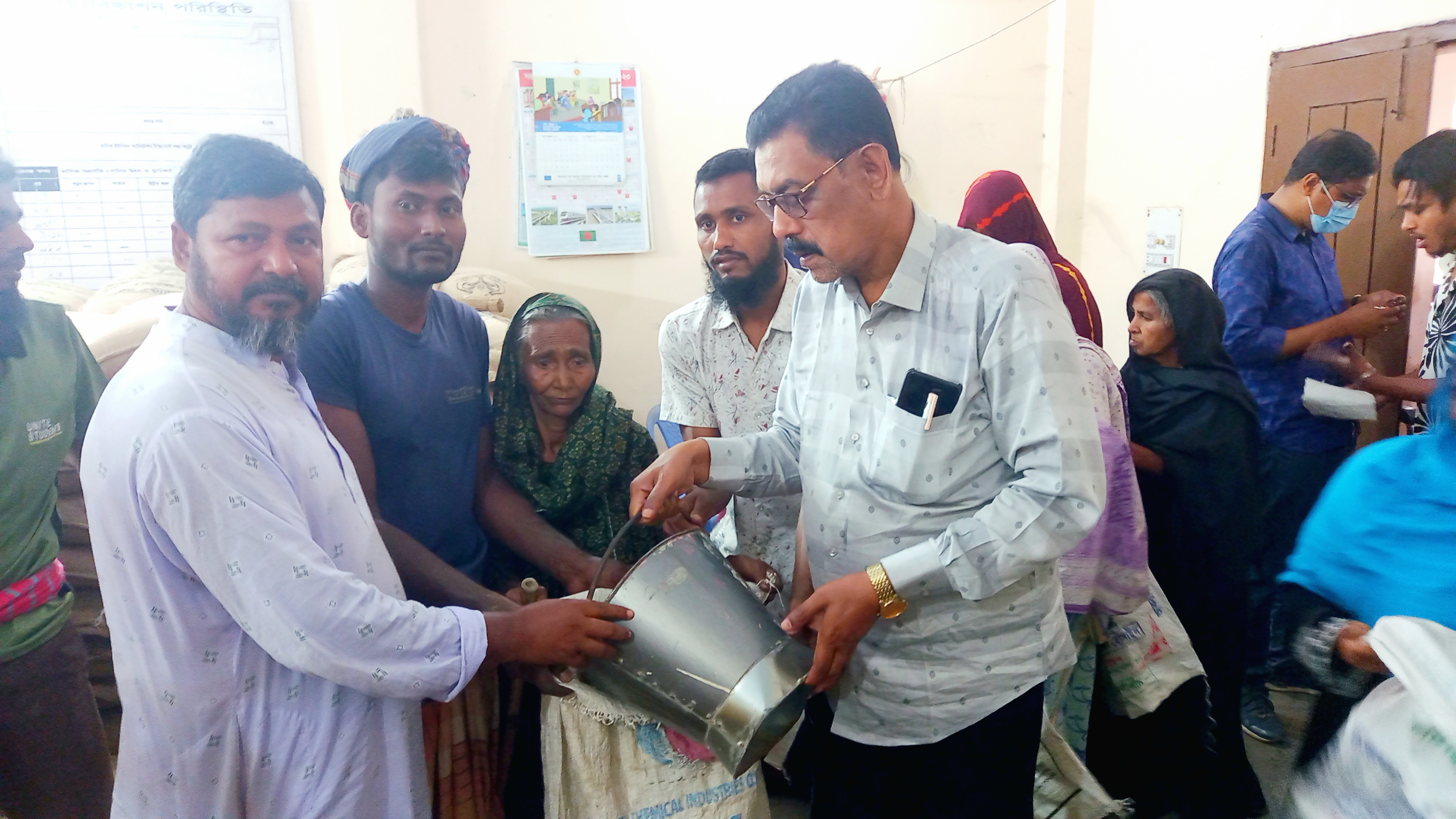 গণেশপুর ইউনিয়নে ভিজিএফের চাল পেল ২১৮৮ দরিদ্র পরিবার