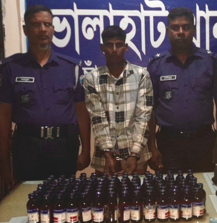 ভোলাহাটে বিশেষ অভিযানে ৯৮ বোতল ভারতীয় সিরাপসহ মাদক ব্যবসায়ী আটক