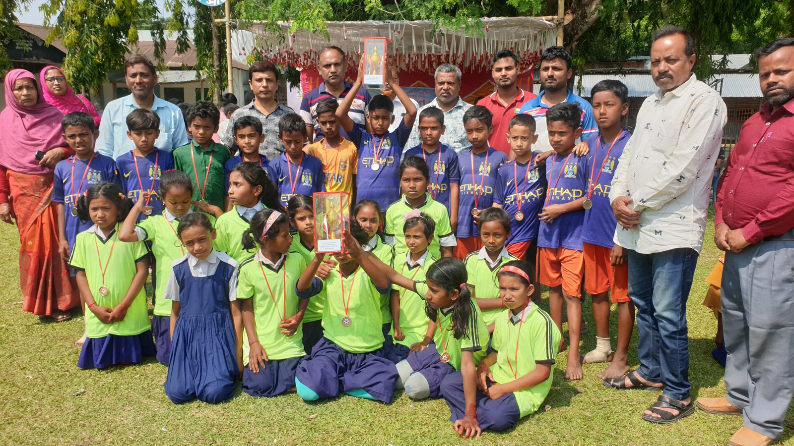 রুহিয়াতে প্রাথমিক বিদ্যালয় গোল্ডকাপ ফুটবল টুর্নামেন্ট ফাইনাল খেলা ও পুরস্কার বিতরণ