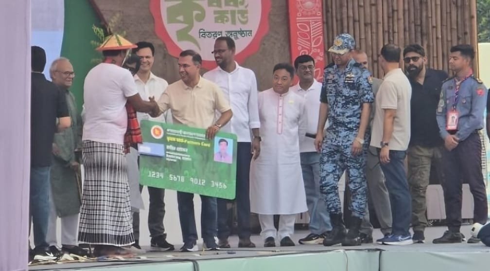 টাঙ্গাইলে কৃষকের হাতে ‘কৃষক কার্ড’-প্রধানমন্ত্রীর হাত ধরে নতুন দিগন্তের সূচনা