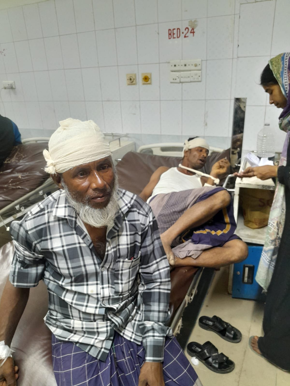 ছাতকে ছেলের দায়ের কূপে পিতা সহ আহত ১০ জন