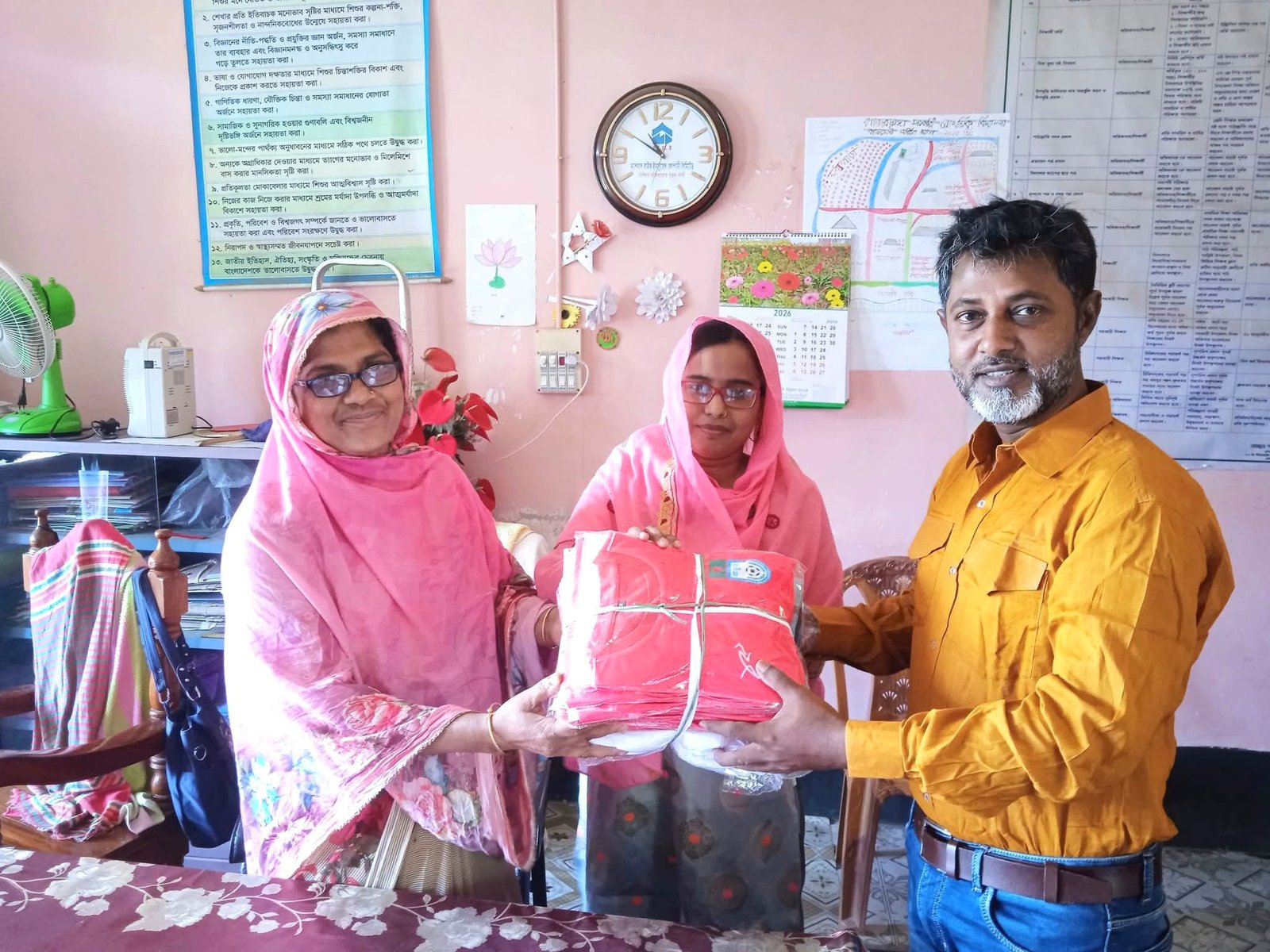 জার্সি পাঠালেন এমপি টিপু: খুশিতে আত্মহারা পাঁজরভাঙ্গা স্কুলের ছাত্রীরা