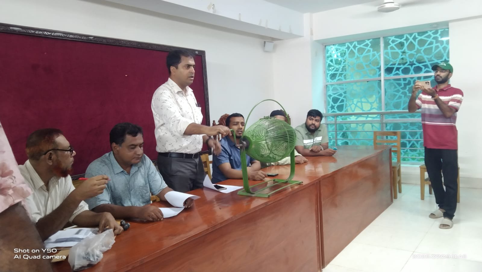 ভোলাহাটে গ্রামীণ সড়ক মেরামত ও সংরক্ষণে লটারীর মাধ্যমে নারীকর্মী নিয়োগ অনুষ্ঠিত!!