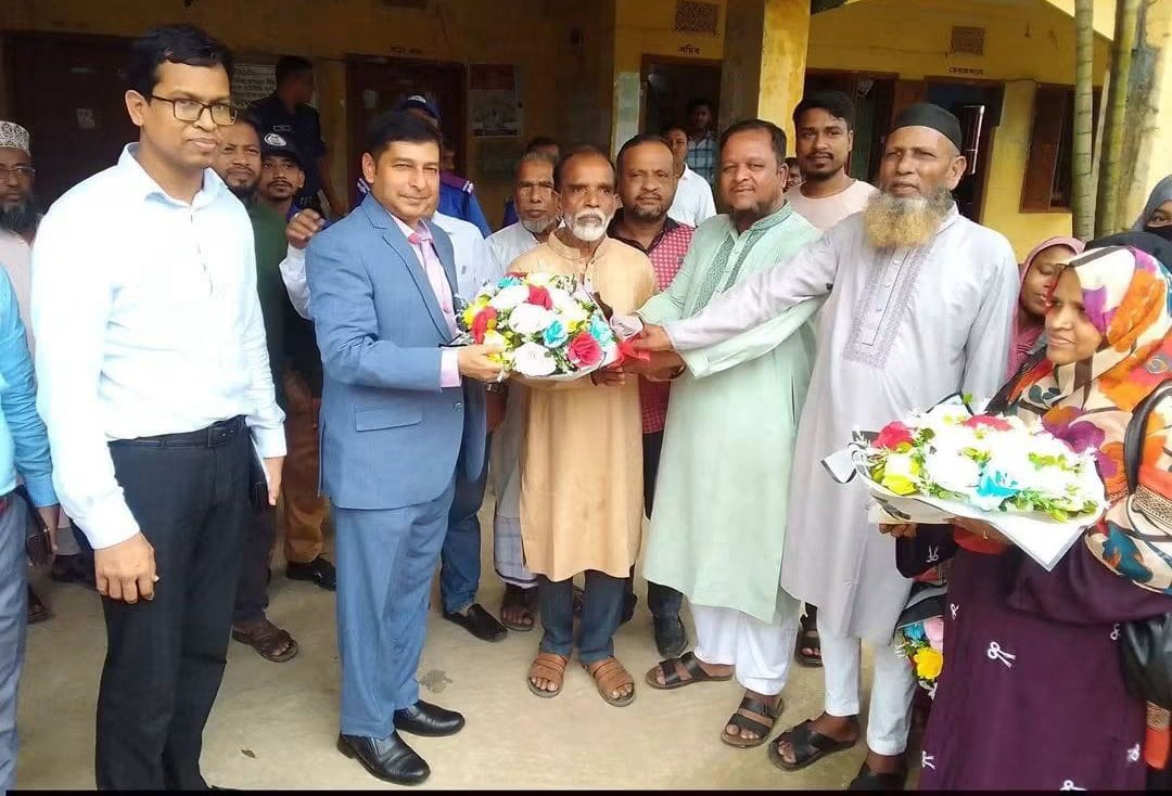 দালাল ও হয়রানিমুক্ত সেবা নিশ্চিতের হুঁশিয়ারি বিভাগীয় কমিশনারের