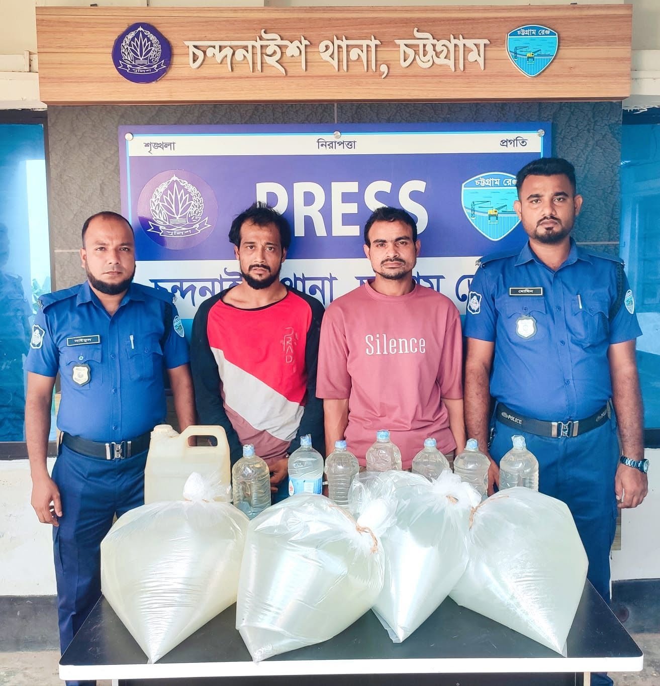 ১০৪ লিটার বাংলা মদসহ চন্দনাইশে দুজন গ্রেপ্তার, নারী মূলহোতা পলাতক