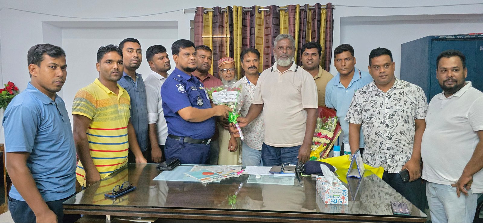 রুহিয়া থানার নবাগত ওসির সাথে গণমাধ্যমকর্মীদের মতবিনিময়