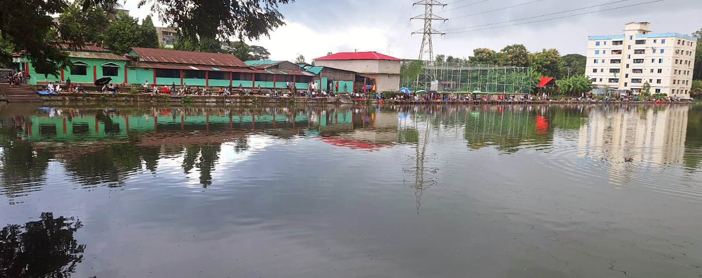 প্রশাসনের নীরব সমর্থনে দোহাজারী হাজারী দিঘীতে অননুমোদিত বড়শী প্রতিযোগিতা