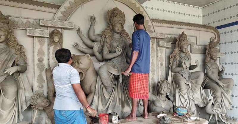 ঠাকুরগাঁওয়ে রুহিয়ায় প্রতিমা তৈরিতে ব্যস্ত শিল্পীরা, ২৮ মণ্ডপে হবে দুর্গাপূজা
