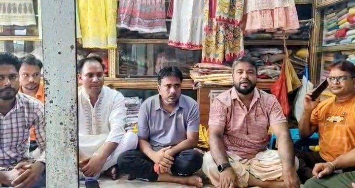 নাগরপুর বাজারে অগ্নিকাণ্ডে ক্ষতিগ্রস্তদের সহযোগিতার নামে প্রতারকচক্র থেকে সাবধান থাকতে বাজার বণিক সমিতির সতর্কবার্তা