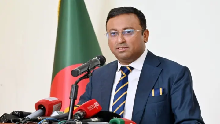দ্য হিন্দুকে পররাষ্ট্র প্রতিমন্ত্রী হুমায়ুন কবির প্রধানমন্ত্রীর সম্ভাব্য ভারত সফরের প্রধান চ্যালেঞ্জ দিল্লিতে হাসিনার অবস্থান